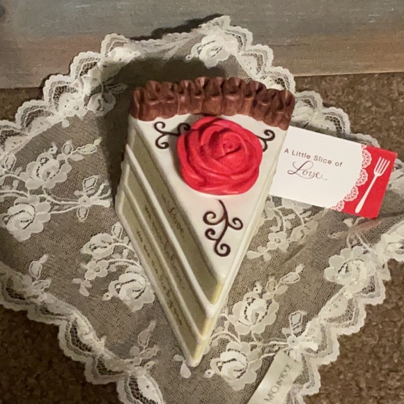 🍰🌹🎁 Vintage Hallmark “A Little Slice of Love” Cake Keepsake Box - Picture 7 of 9